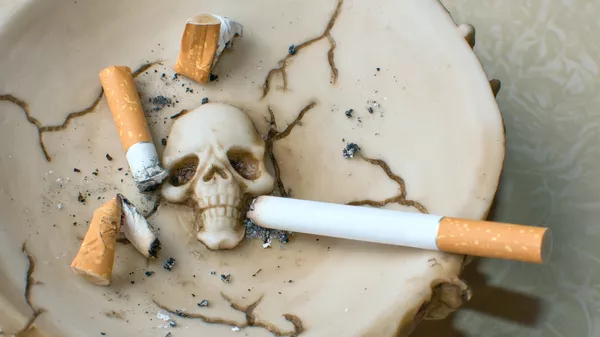 Сигареты в пепельнице