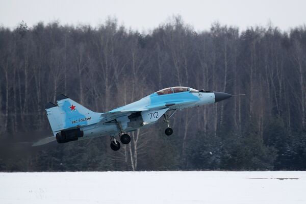 Авиационный комплекс МиГ-35 во время летной демонстрации на презентации в Московской области Авиационный комплекс МиГ-35 во время летной демонстрации на презентации в Московской области