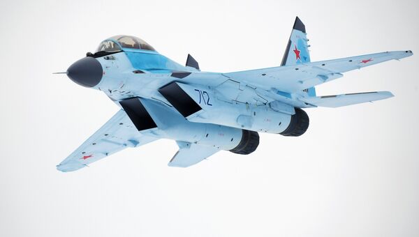 Авиационный комплекс МиГ-35 во время летной демонстрации на презентации в Московской области Авиационный комплекс МиГ-35 во время летной демонстрации на презентации в Московской области