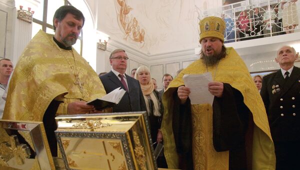 Благочинный Севастопольского округа протоиерей Сергий Халюта (второй справа) в храме святого Архистратига Михаила в Севастополе. 2014 год Благочинный Севастопольского округа протоиерей Сергий Халюта (второй справа) в храме святого Архистратига Михаила в Севастополе. 2014 год