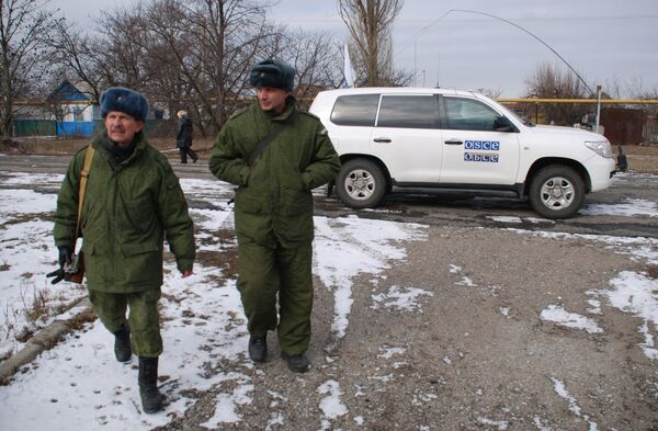 Бойцы народной милиции ДНР в селе Коминтерново Донецкой области Бойцы народной милиции ДНР в селе Коминтерново Донецкой области