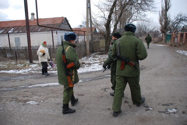 Бойцы народной милиции ДНР в селе Коминтерново Донецкой области Бойцы народной милиции ДНР в селе Коминтерново Донецкой области