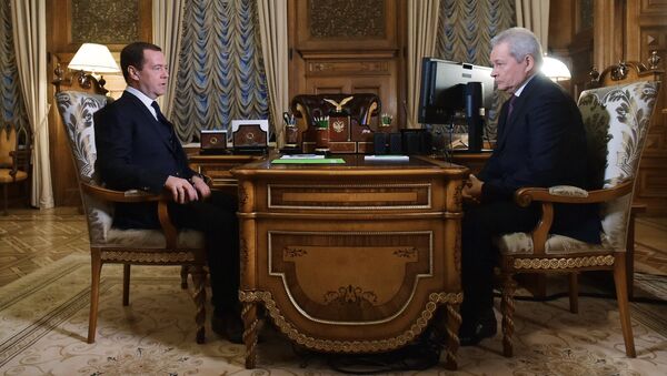Председатель правительства РФ Дмитрий Медведев и руководитель Ространснадзора Виктор Басаргин во время встречи. 10 февраля 2017 Председатель правительства РФ Дмитрий Медведев и руководитель Ространснадзора Виктор Басаргин во время встречи. 10 февраля 2017