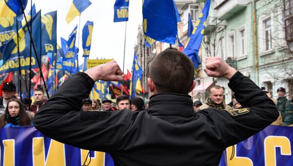 Представители националистических организаций во время марша в центре Киева Представители националистических организаций во время марша в центре Киева