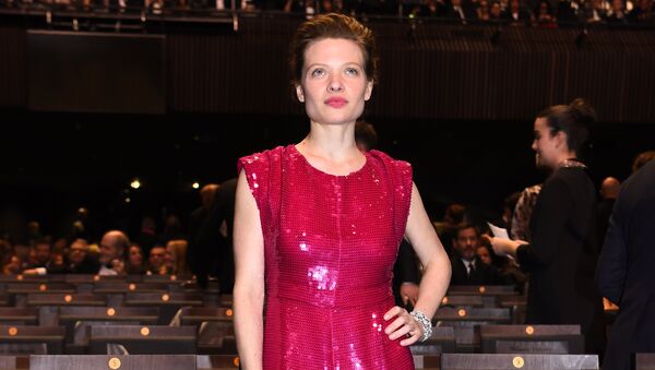 Французская актриса Мелани Тьерри на церемонии вручения премии Сезар в Париже Французская актриса Мелани Тьерри на церемонии вручения премии Сезар в Париже