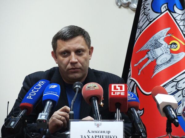Глава ДНР Александр Захарченко во время брифинга в Донецке Глава ДНР Александр Захарченко во время брифинга в Донецке