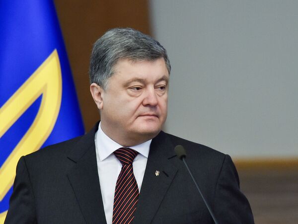 Президент Украины Петр Порошенко на оперативных сборах руководящего штаба Вооруженных сил Украины в Киеве Президент Украины Петр Порошенко на оперативных сборах руководящего штаба Вооруженных сил Украины в Киеве