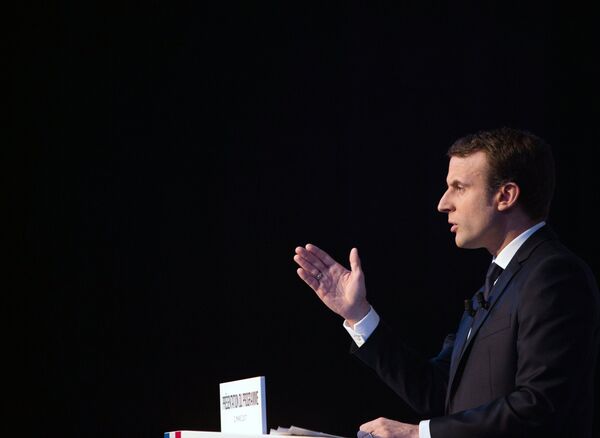 Кандидат в президенты Франции Эммануэль Макрон во время представления своей предвыборной программы в Париже Кандидат в президенты Франции Эммануэль Макрон во время представления своей предвыборной программы в Париже