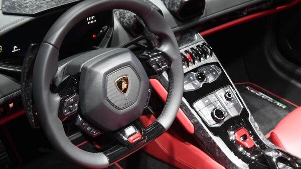 Интерьер автомобиля Lamborghini Huracan на Женевском международном автосалоне Интерьер автомобиля Lamborghini Huracan на Женевском международном автосалоне