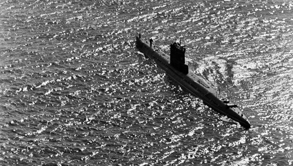 Подводная лодка во время учений Подводная лодка во время учений