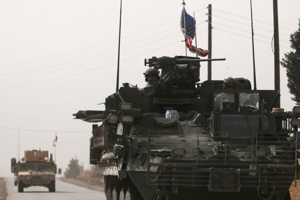 Военная техника США движется севернее города Манбидж. 9 марта 2017 года Военная техника США движется севернее города Манбидж. 9 марта 2017 года