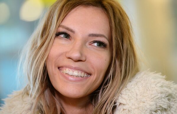 Певица Юлия Самойлова, представитель России на международном песенном конкурсе Евровидение-2017, в аэропорту Шереметьево Певица Юлия Самойлова, представитель России на международном песенном конкурсе Евровидение-2017, в аэропорту Шереметьево