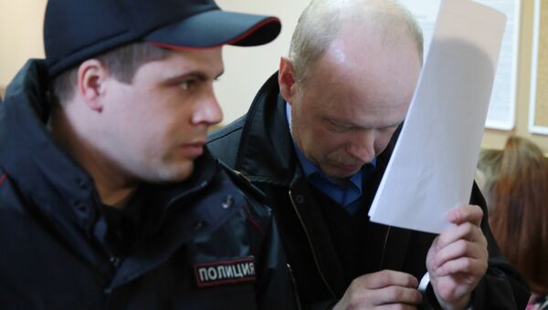 Предприниматель Владимир Бельский, подозреваемый в умышленном наезде на ребенка, в Приозерском городском суде. 16 марта 2017 Предприниматель Владимир Бельский, подозреваемый в умышленном наезде на ребенка, в Приозерском городском суде. 16 марта 2017