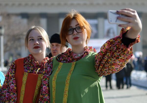 Участницы праздничного мероприятия Крымская весна! Мы вместе! в честь третьей годовщины присоединения Крыма с Россией в Новосибирске Участницы праздничного мероприятия Крымская весна! Мы вместе! в честь третьей годовщины присоединения Крыма с Россией в Новосибирске