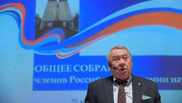 Президент Российской академии наук Владимир Фортов выступает на общем собрании Российской академии наук в Москве Президент Российской академии наук Владимир Фортов выступает на общем собрании Российской академии наук в Москве