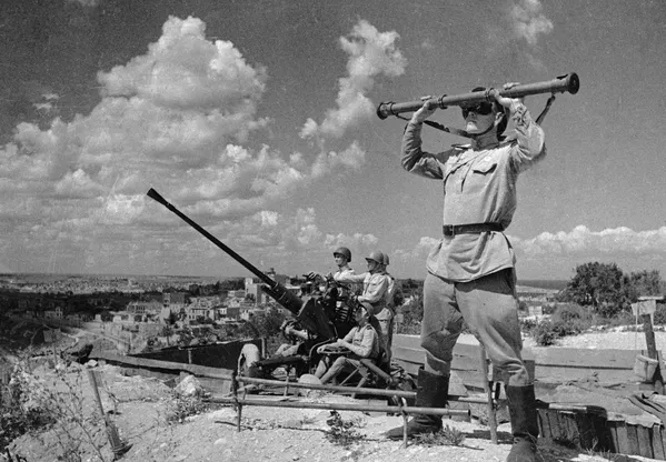 Зенитчики охраняют небо над освобожденным Севастополем