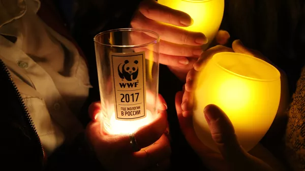 Участники экологической акции Час Земли в Москве