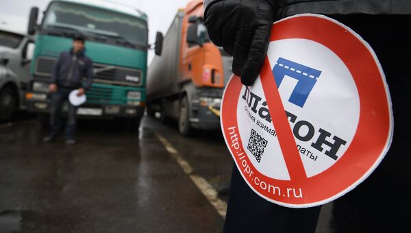 Протестная акция дальнобойщиков против системы Платон на Горьковском шоссе Ногинского района Московской области. Архивное фото Протестная акция дальнобойщиков против системы Платон на Горьковском шоссе Ногинского района Московской области. Архивное фото
