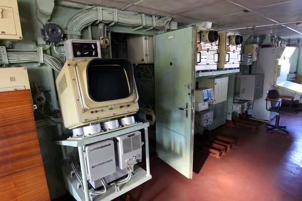 Внутренние помещения военного ракетного крейсера Украина, пришвартованного у причала ГП Судостроительный завод им. 61 коммунара в Николаеве Внутренние помещения военного ракетного крейсера Украина, пришвартованного у причала ГП Судостроительный завод им. 61 коммунара в Николаеве