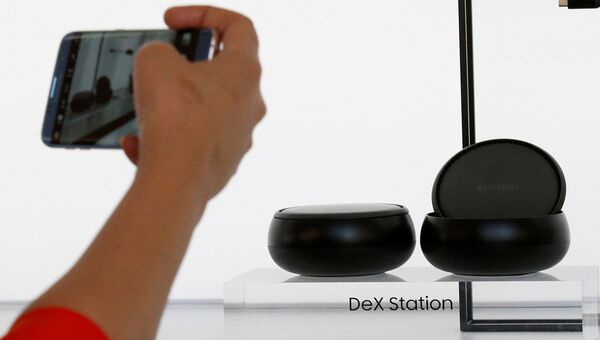 Samsung представила новый аксессуар док-станцию Samsung DeX Samsung представила новый аксессуар док-станцию Samsung DeX