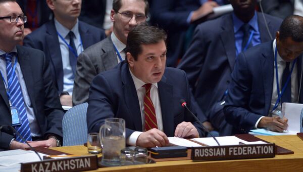 Заместитель постпреда РФ при ООН Владимир Сафронков на заседании Совбеза ООН по Сирии. Архивное фото Заместитель постпреда РФ при ООН Владимир Сафронков на заседании Совбеза ООН по Сирии. Архивное фото