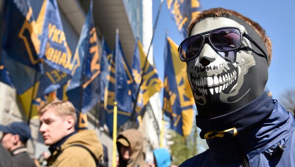 Акция протеста радикалов у здания украинского филиала Сбербанка в Киеве. 10 апреля 2017 Акция протеста радикалов у здания украинского филиала Сбербанка в Киеве. 10 апреля 2017