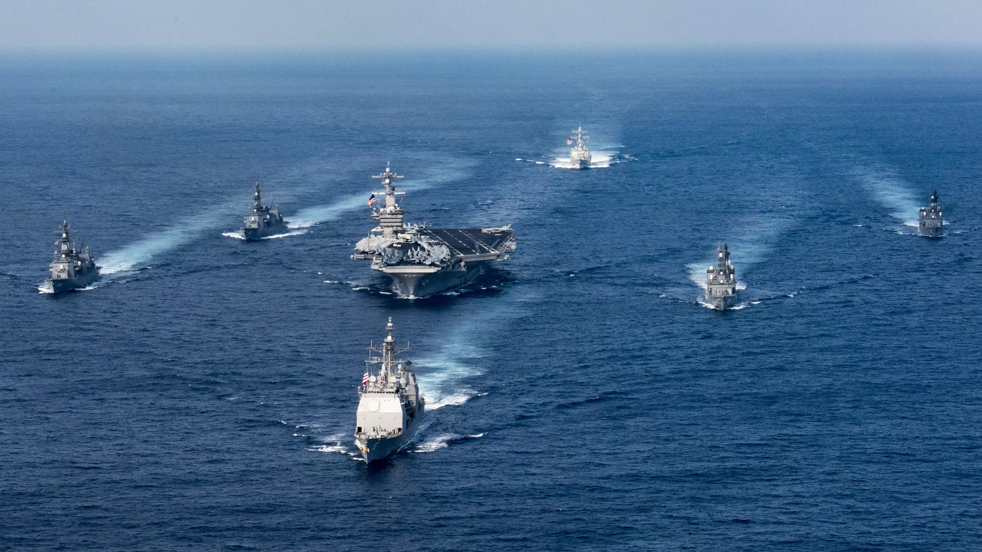 Ударная авианосная группировка ВМС США во главе с авианосцем Карл Винсон. 31 марта 2017 Ударная авианосная группировка ВМС США во главе с авианосцем Карл Винсон. 31 марта 2017 - РИА Новости, 1920, 18.01.2021