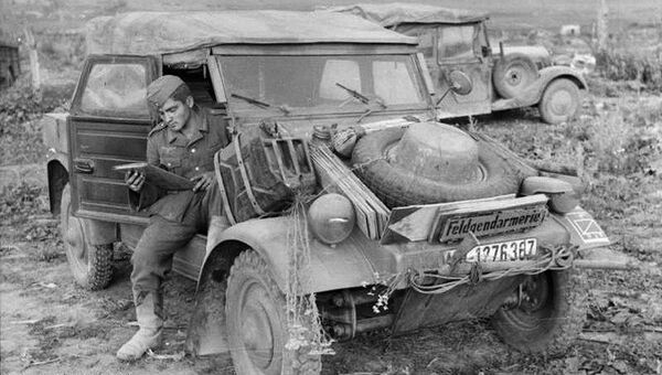 Немецкий военный автомобиль Kubelwagen. 1943 год Немецкий военный автомобиль Kubelwagen. 1943 год