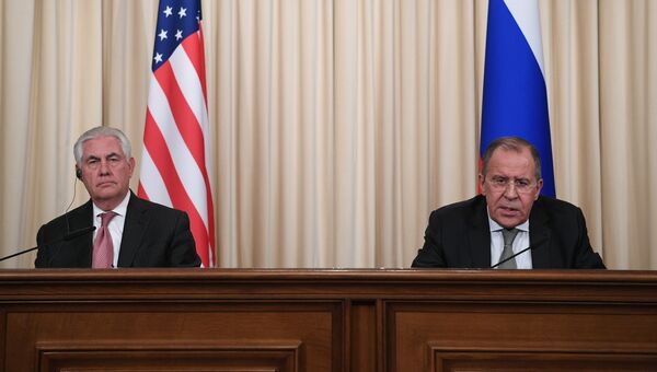 Министр иностранных дел РФ Сергей Лавров и Государственный секретарь США Рекс Тиллерсон во время совместной пресс-конференции по итогам переговоров в Москве Министр иностранных дел РФ Сергей Лавров и Государственный секретарь США Рекс Тиллерсон во время совместной пресс-конференции по итогам переговоров в Москве