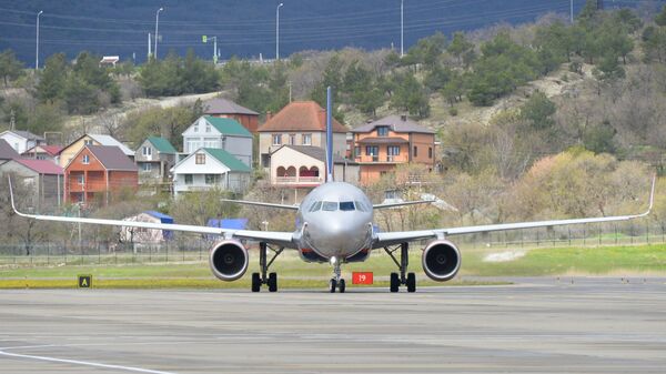 Самолет Airbus а320 компании Аэрофлот прилетел в аэропорт города Геленджик Самолет Airbus а320 компании Аэрофлот прилетел в аэропорт города Геленджик