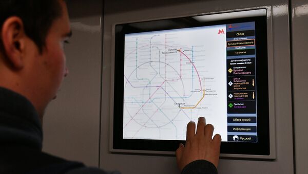 Сенсорный монитор в вагоне поезда Москва во время запуска на Таганско-Краснопресненской линии московского метрополитена Сенсорный монитор в вагоне поезда Москва во время запуска на Таганско-Краснопресненской линии московского метрополитена