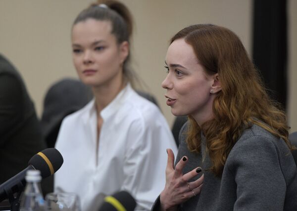 Актрисы Анна Исаева и Маргарита Симонова на пресс-конференции перед премьерой фильма Большой Актрисы Анна Исаева и Маргарита Симонова на пресс-конференции перед премьерой фильма Большой