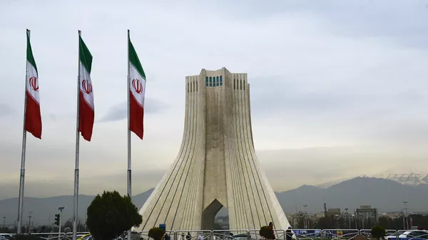 Башня Азади, построенная на одноименной площади в Тегеране