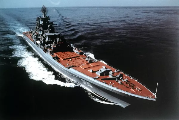 Тяжелый атомный ракетный крейсер Адмирал Лазарев в 1986 году. Имя при закладке — Фрунзе