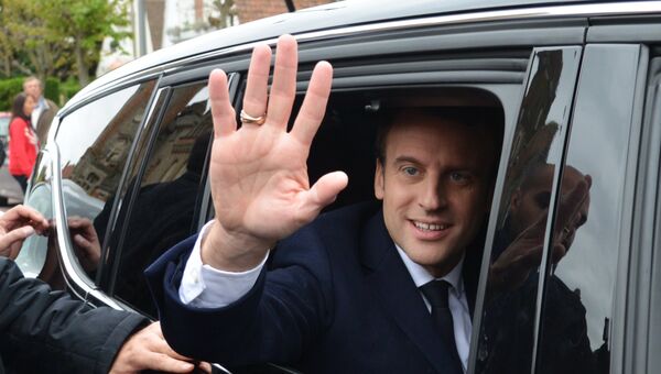 Кандидат в президенты Франции, лидер движения En Marche Эммануэль Макрон во время первого тура президентских выборов во Франции Кандидат в президенты Франции, лидер движения En Marche Эммануэль Макрон во время первого тура президентских выборов во Франции