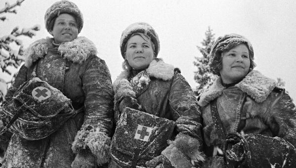 Девушки-санитарки во время Великой Отечественной войны Девушки-санитарки во время Великой Отечественной войны
