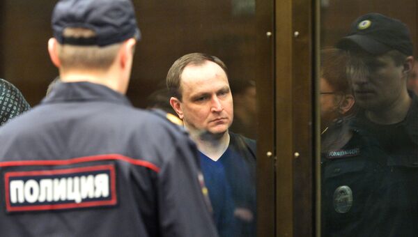 Экс-глава антикоррупционного главка (ГУЭБиПК) МВД России генерал Денис Сугробов в Московском городском суде. Архивное фото 27 апреля 2017 Экс-глава антикоррупционного главка (ГУЭБиПК) МВД России генерал Денис Сугробов в Московском городском суде. Архивное фото 27 апреля 2017