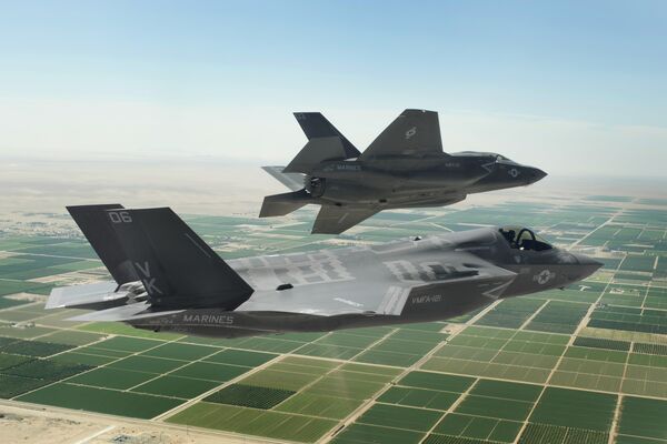 Американские истребители-бомбардировщики пятого поколения F-35 Lightning II Американские истребители-бомбардировщики пятого поколения F-35 Lightning II