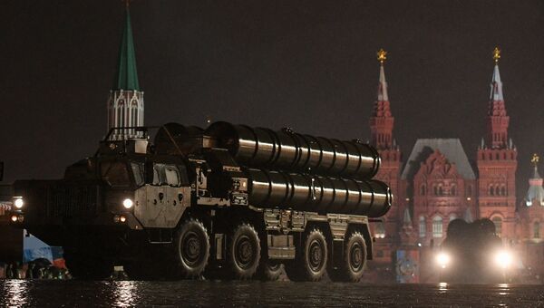 Зенитная ракетная система С-400 Триумф на репетиции парада Победы на Красной площади Зенитная ракетная система С-400 Триумф на репетиции парада Победы на Красной площади