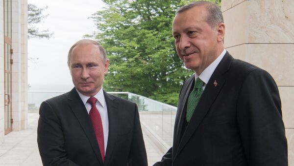 Президент РФ Владимир Путин и президент Турции Реджеп Тайип Эрдоган во время встречи в Сочи. 3 мая 2017 Президент РФ Владимир Путин и президент Турции Реджеп Тайип Эрдоган во время встречи в Сочи. 3 мая 2017