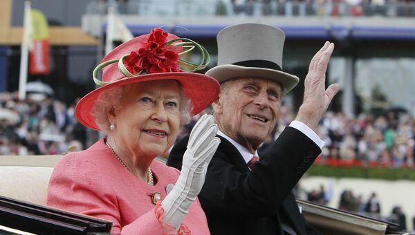 Королева Великобритании Елизавета II и принц Филипп прибыли на скачки Royal Ascot в Аскоте Королева Великобритании Елизавета II и принц Филипп прибыли на скачки Royal Ascot в Аскоте