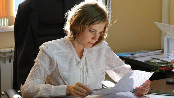 Наталья Поклонская во время приема посетителей. Архивное фото Наталья Поклонская во время приема посетителей. Архивное фото