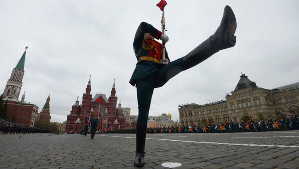 Военнослужащие на военном параде, посвященном 72-й годовщине Победы в Великой Отечественной войне 1941-1945 годов Военнослужащие на военном параде, посвященном 72-й годовщине Победы в Великой Отечественной войне 1941-1945 годов