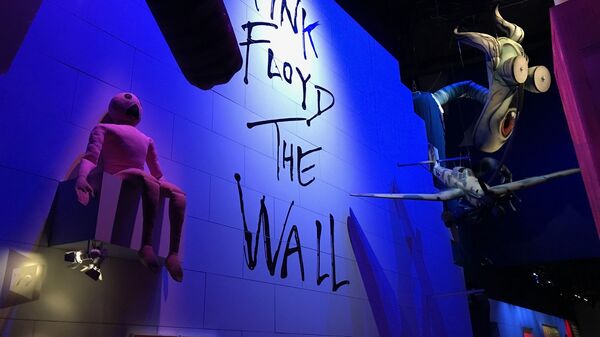 В Лондоне открылась ретроспективная выставка, посвященная Pink Floyd В Лондоне открылась ретроспективная выставка, посвященная Pink Floyd