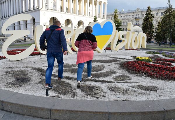 Вытоптанная клумба с символикой Евровидения в центре Киева Вытоптанная клумба с символикой Евровидения в центре Киева