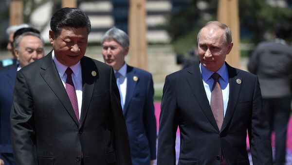 Президент РФ Владимир Путин и председатель Китайской Народной Республики Си Цзиньпин. 15 мая 2017 Президент РФ Владимир Путин и председатель Китайской Народной Республики Си Цзиньпин. 15 мая 2017