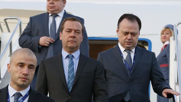 Премьер-министр РФ Дмитрий Медведев прибыл в Стамбул для участия в саммите ОЧЭС Премьер-министр РФ Дмитрий Медведев прибыл в Стамбул для участия в саммите ОЧЭС