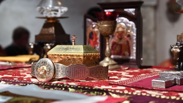 Ковчег с мощами святителя Николая Чудотворца в крипте Базилики Свт. Николая в Бари Ковчег с мощами святителя Николая Чудотворца в крипте Базилики Свт. Николая в Бари