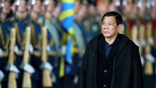 Президент Филиппин Родриго Дутерте, прибывший в Москву с официальным визитом, в московском аэропорту Внуково-2. 22 мая 2017 Президент Филиппин Родриго Дутерте, прибывший в Москву с официальным визитом, в московском аэропорту Внуково-2. 22 мая 2017