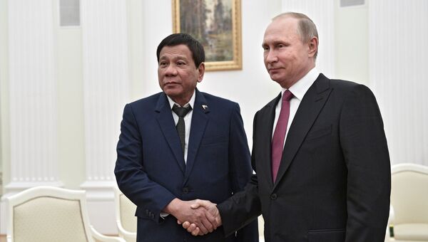 Президент Филиппин Родриго Дутерте и президент РФ Владимир Путин во время встречи. 23 мая 2017 Президент Филиппин Родриго Дутерте и президент РФ Владимир Путин во время встречи. 23 мая 2017